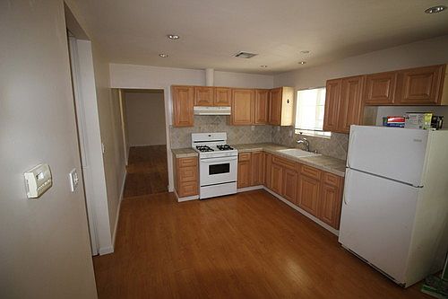 4th image of 1321 E Acacia Ave #A