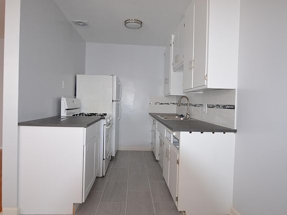 5th image of 919 N Genesee Ave #2
