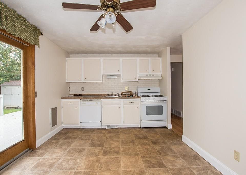 137 Parkview Dr, Pawtucket, RI 02861 Zillow