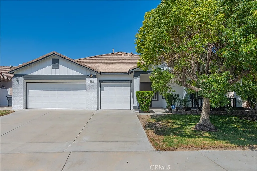 4 bed, 2579 sqft, $4,000 — Photo 1