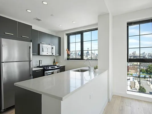 Rented by Luxury Apartments LIC | media 11