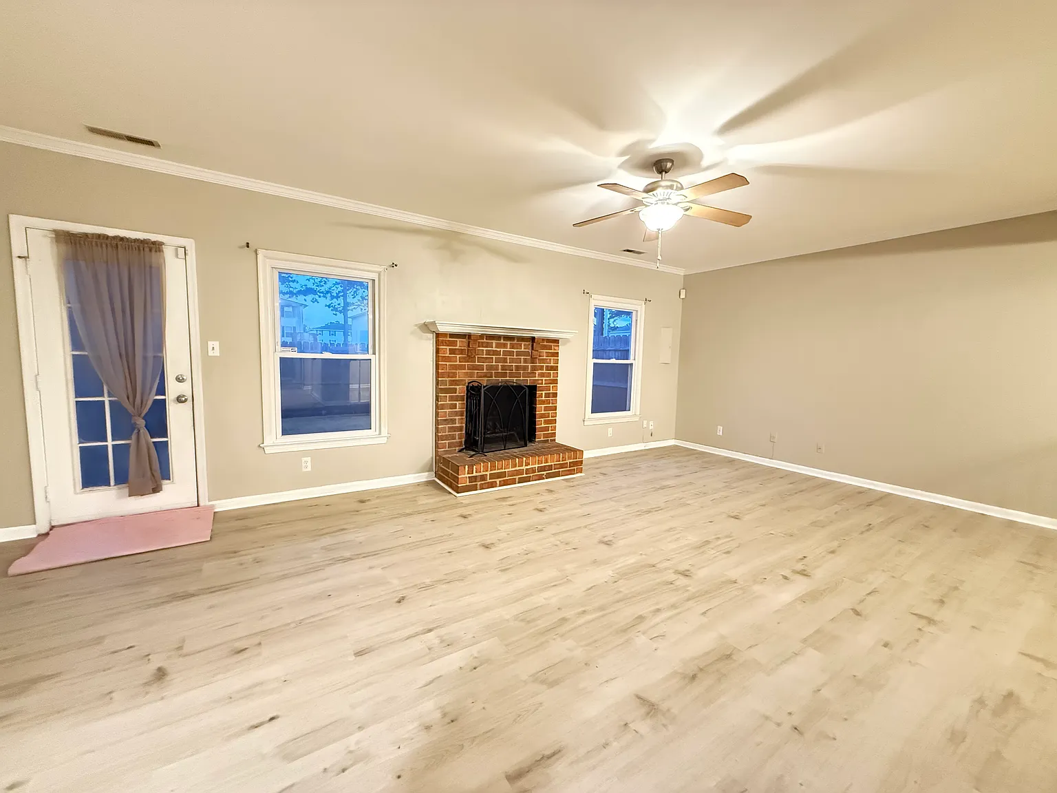 3 bed, 2.5 bath, 1850 sqft, $2,295 — Photo 2