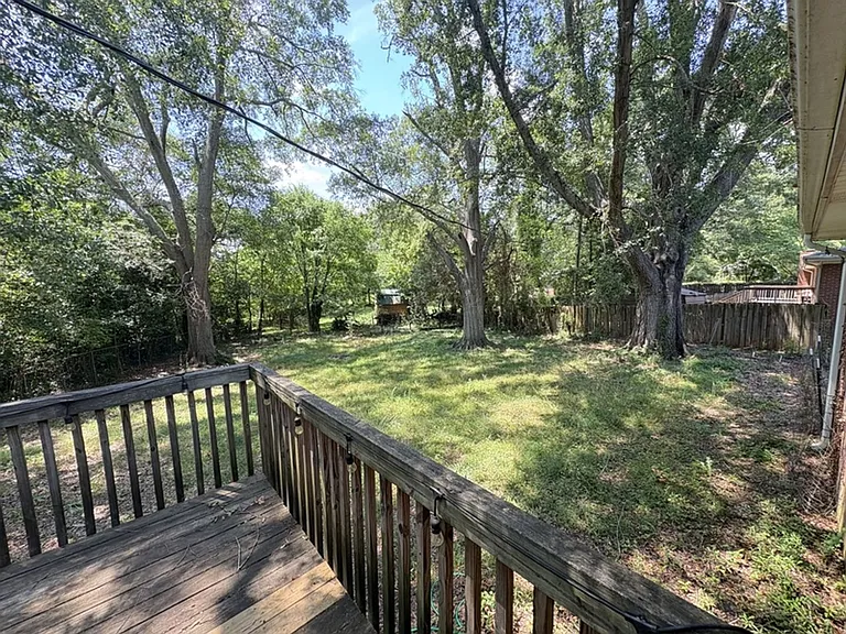 650 Berkeley Dr — Photo 22