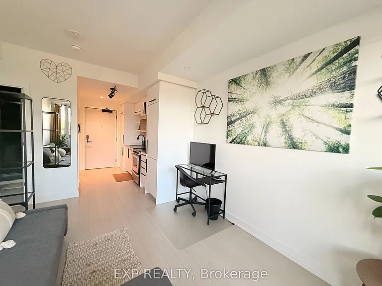 560 Rideau St #423 — Photo 21