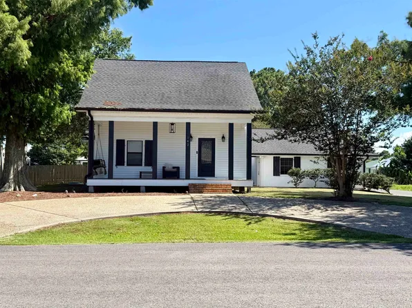 142 James St, Larose, LA 70373
