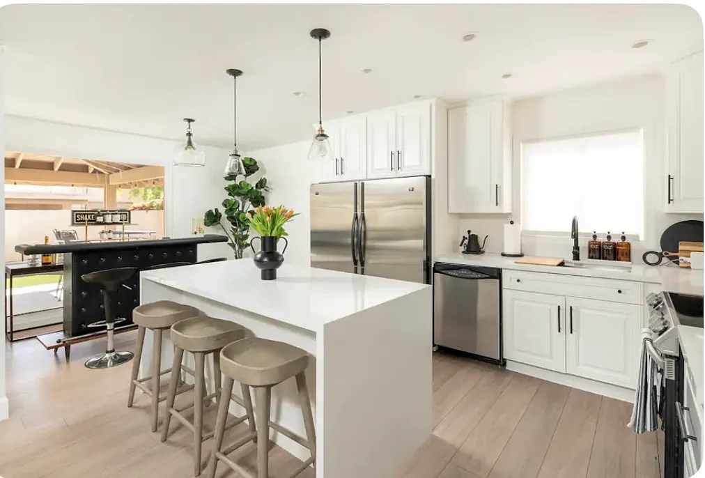 Open plan fully equipped kitchen - 4525 N 66th St