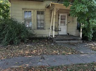 304 N Spruce St, Nokomis, IL 62075