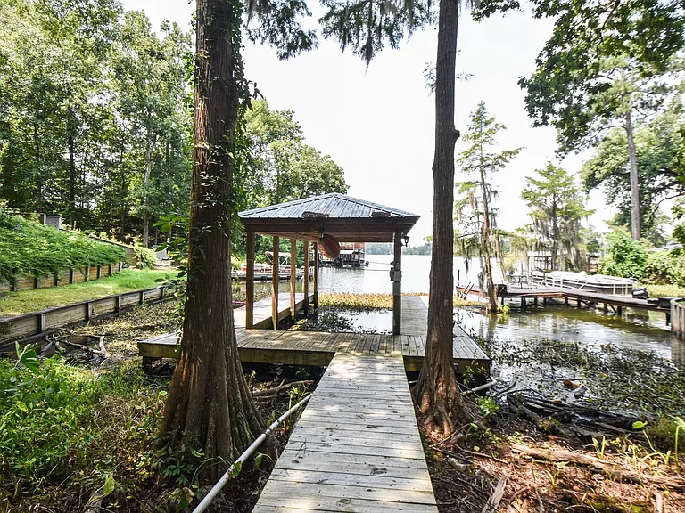 555 Shady Acres Dr — Photo 6