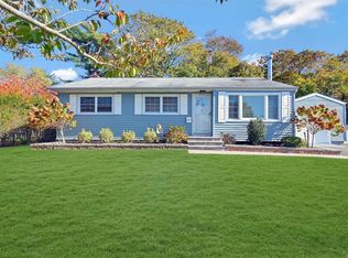 9 Woodlea Ave, Bay Shore, NY 11706