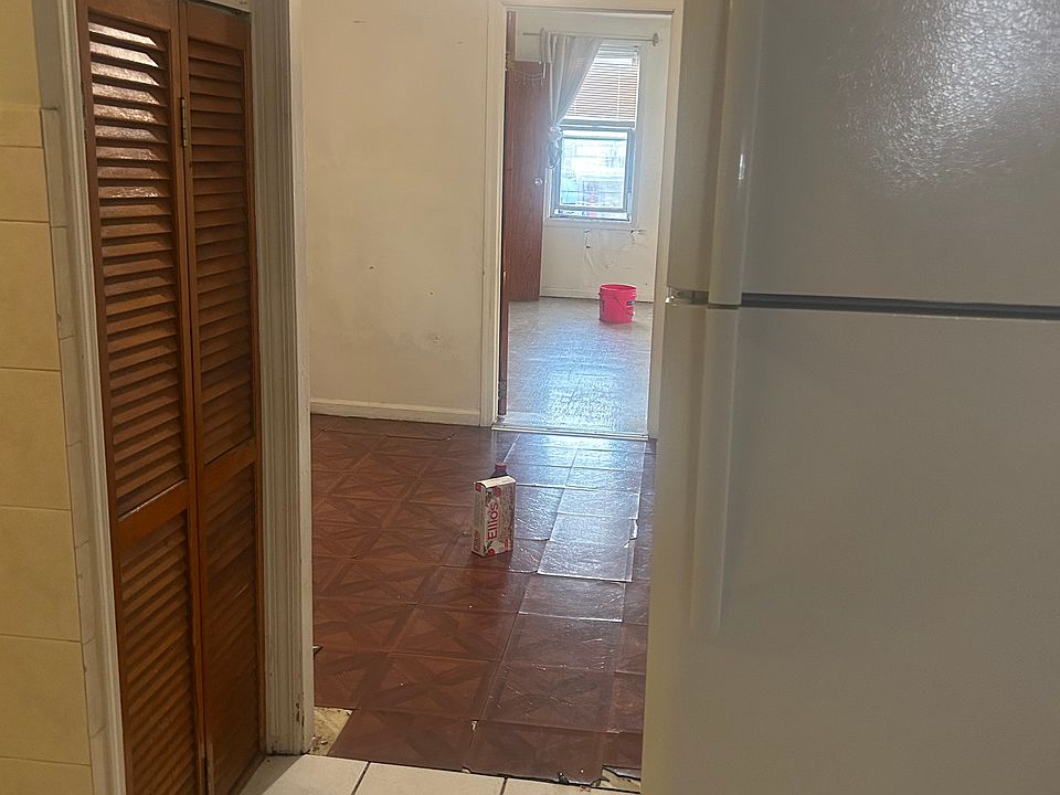 2nd image of 172 Grant St
