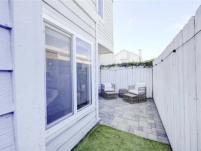 260 Victoria St #5 — Photo 16