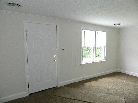 3rd image of 301 Jordan Ln