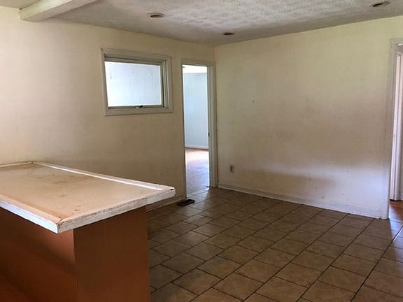 5th image of 672 W Stone Dr