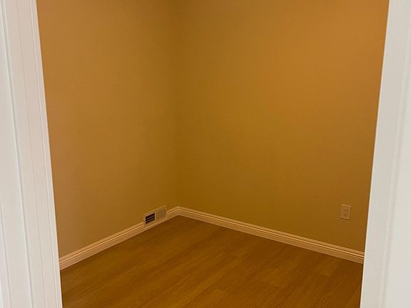 4th image of 7860 Port Royale Dr #B