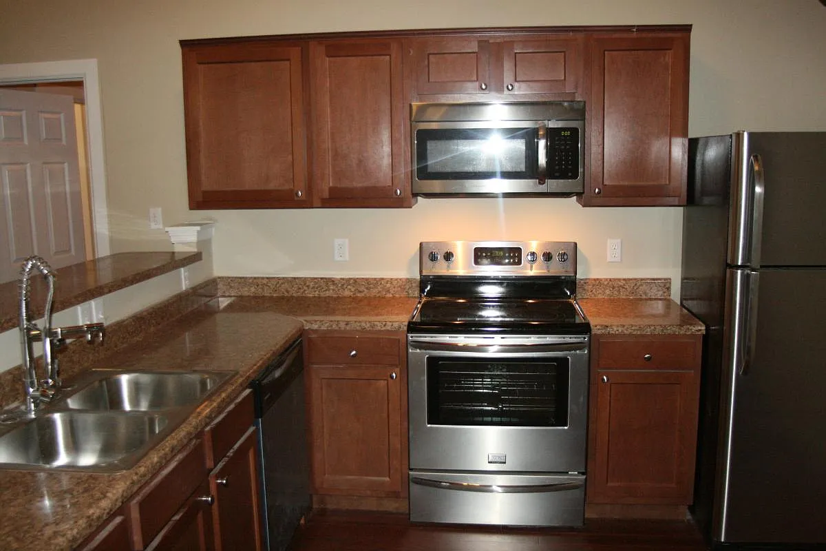 2 bed, 1400 sqft, $1,795 — Photo 2