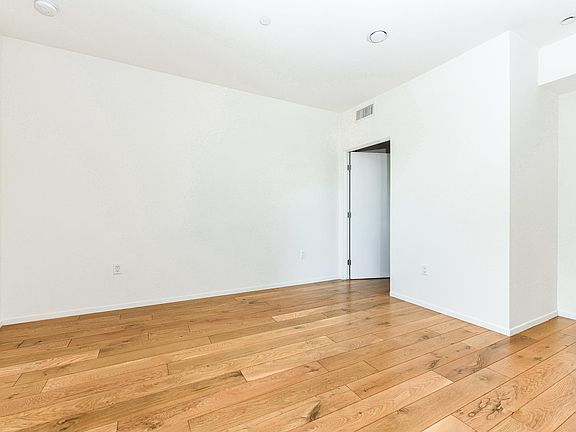 3rd image of 4044 Redwood Ave APT 203