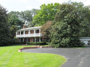 2701 N Geyer Rd, Saint Louis, MO 63131