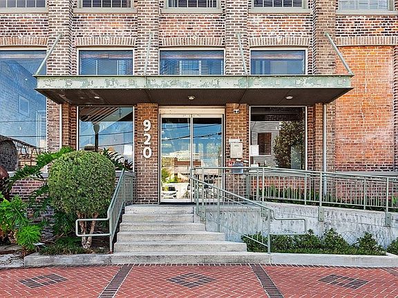 2nd image of 920 Poeyfarre St APT 283