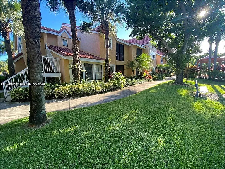 15581 SW 104th Ter #222 — Photo 3