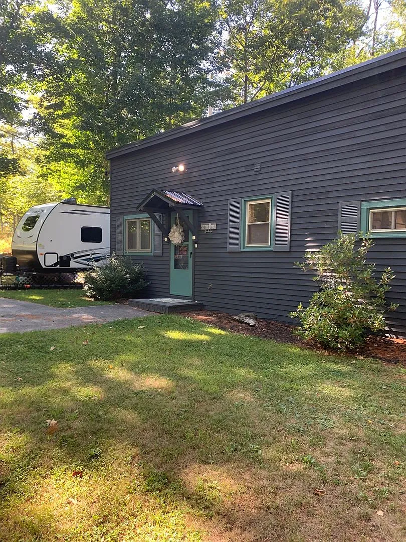 Charming 1BR House in Buxton with views of Bonny Eagle Pond — Photo 3