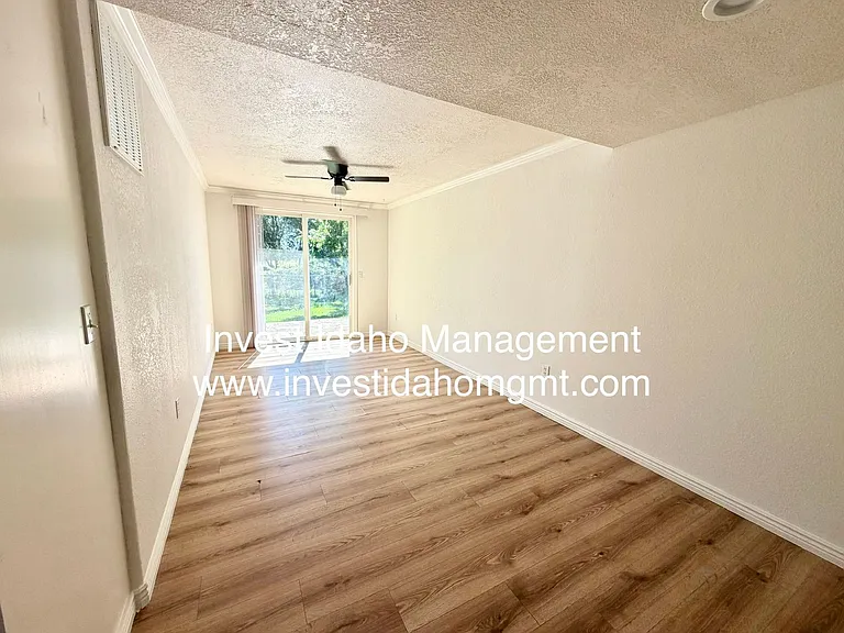 North 11th Street — Photo 12