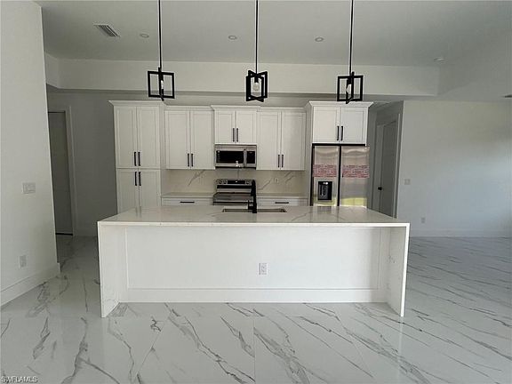 5th image of 2894 43rd AVE NE