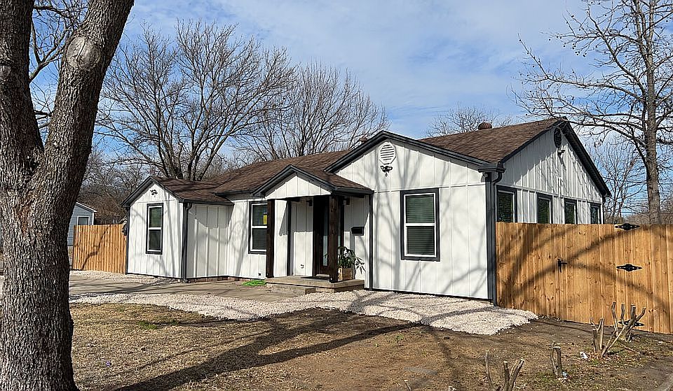 1st image of 213 W Avenue G