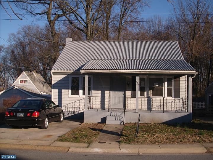 2nd image of 904 East Ave