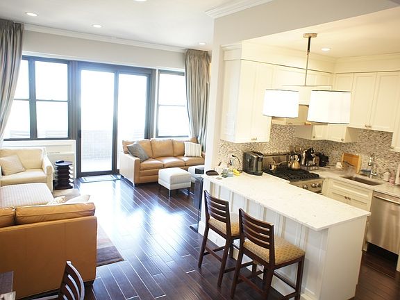 2nd image of 58 W 58th St APT 34A