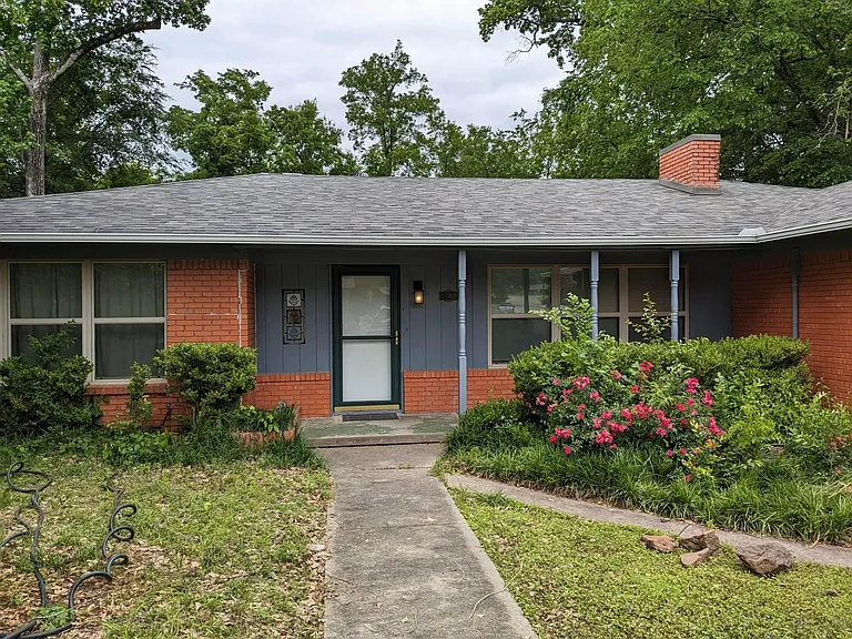 1709 Hughey Dr — Photo 2