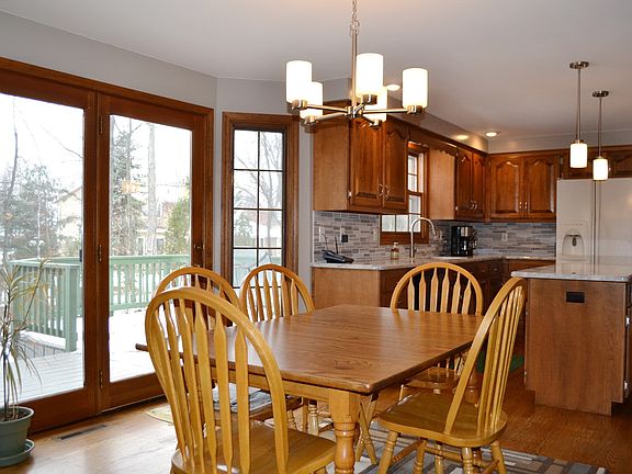5th image of 2741 Parkwood Dr