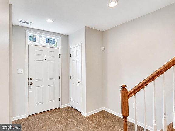 4th image of 1743 Theale Way
