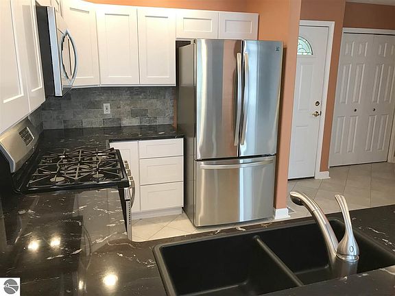 2nd image of 4011 N Robin Hood Ln