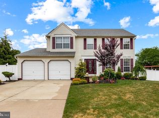 10 Azalea Dr, Sicklerville, NJ 08081