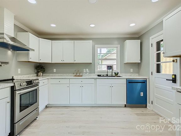 5th image of 208 E Catawba Dr