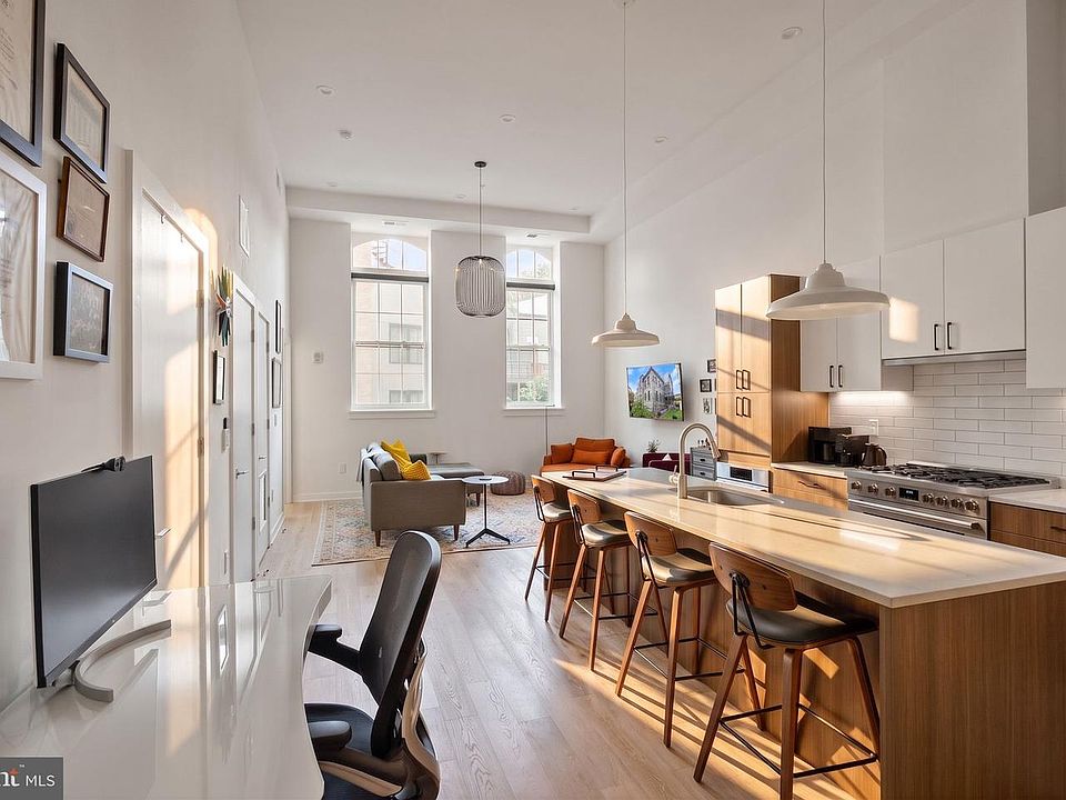 1st image of 440 R St NW Unit 101