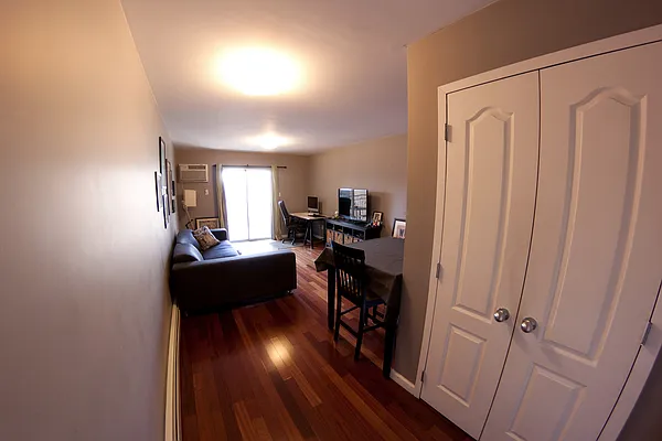 Rented by Cezanne Outlet LLC | media 24