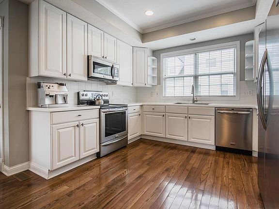 3rd image of 5247 Hanover Close