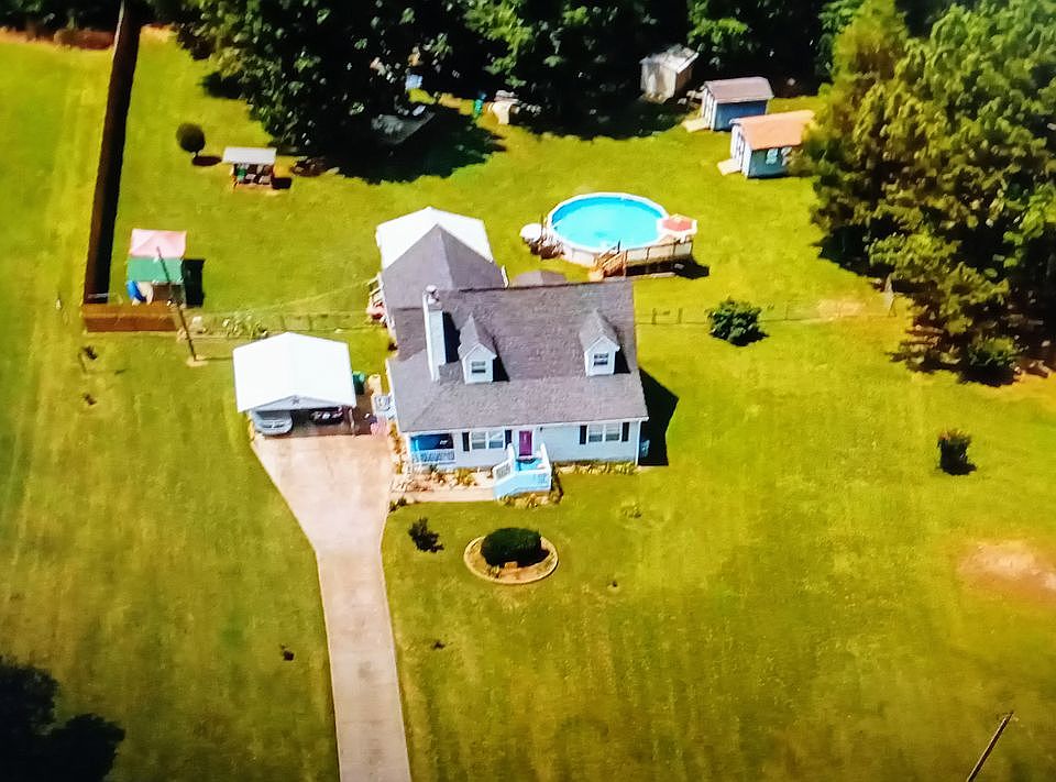 2nd image of 27 Pettit Ct