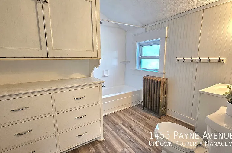 1453 Payne Ave — Photo 7