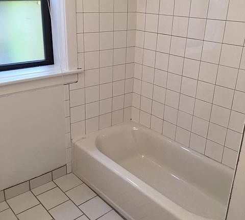 5th image of 4020 N Clarendon Ave APT 3F