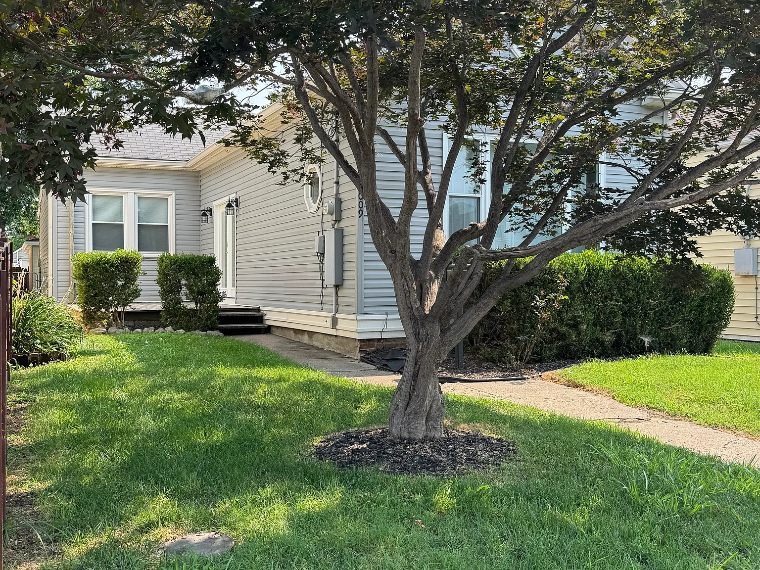 3 bed, 1331 sqft, $2,100 — Photo 3