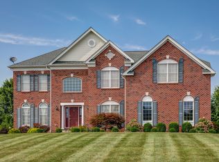 5 Woodline Way, Pittstown, NJ 08867