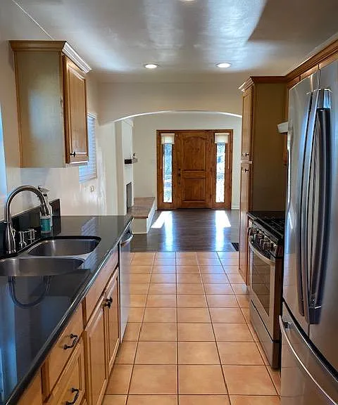 701 W Mariposa Ave — Photo 13