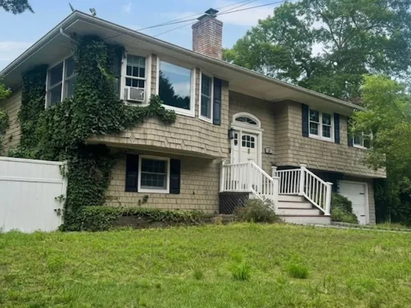 (undisclosed Address), East Quogue, NY 11942