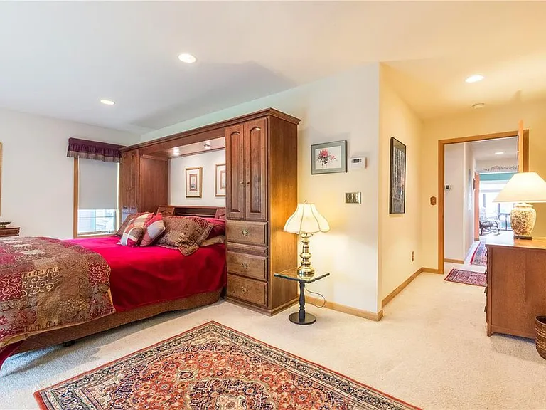 17 E Logan Ave — Photo 7
