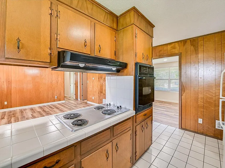 242 Maywood Dr — Photo 8