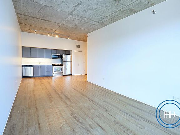 4th image of 1615 W Division St #507