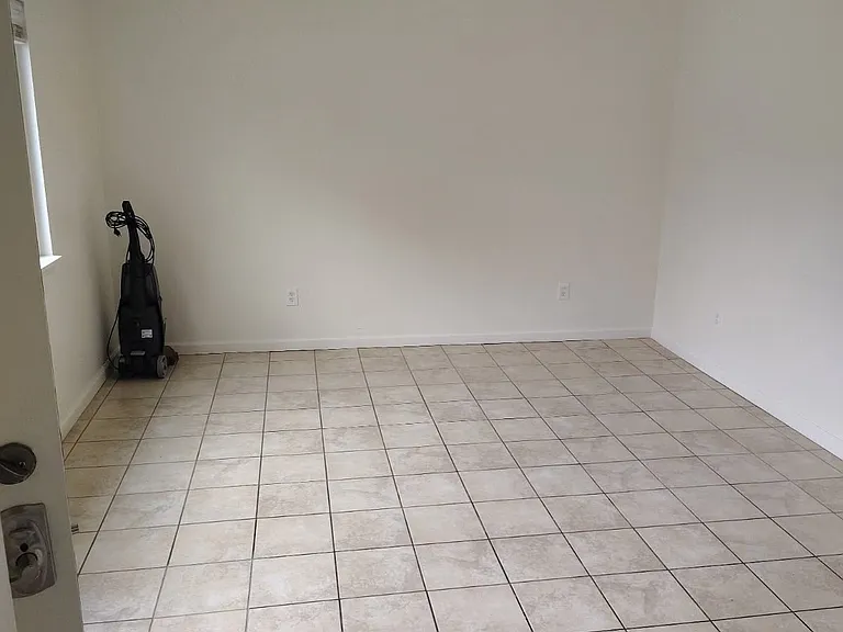 25634 Packard St — Photo 5