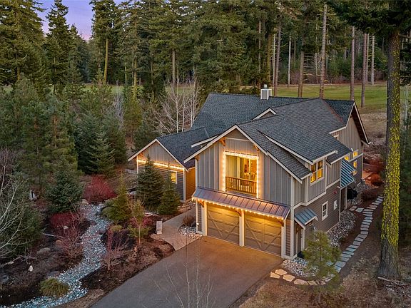 2nd image of 330 Maple Leaf Loop